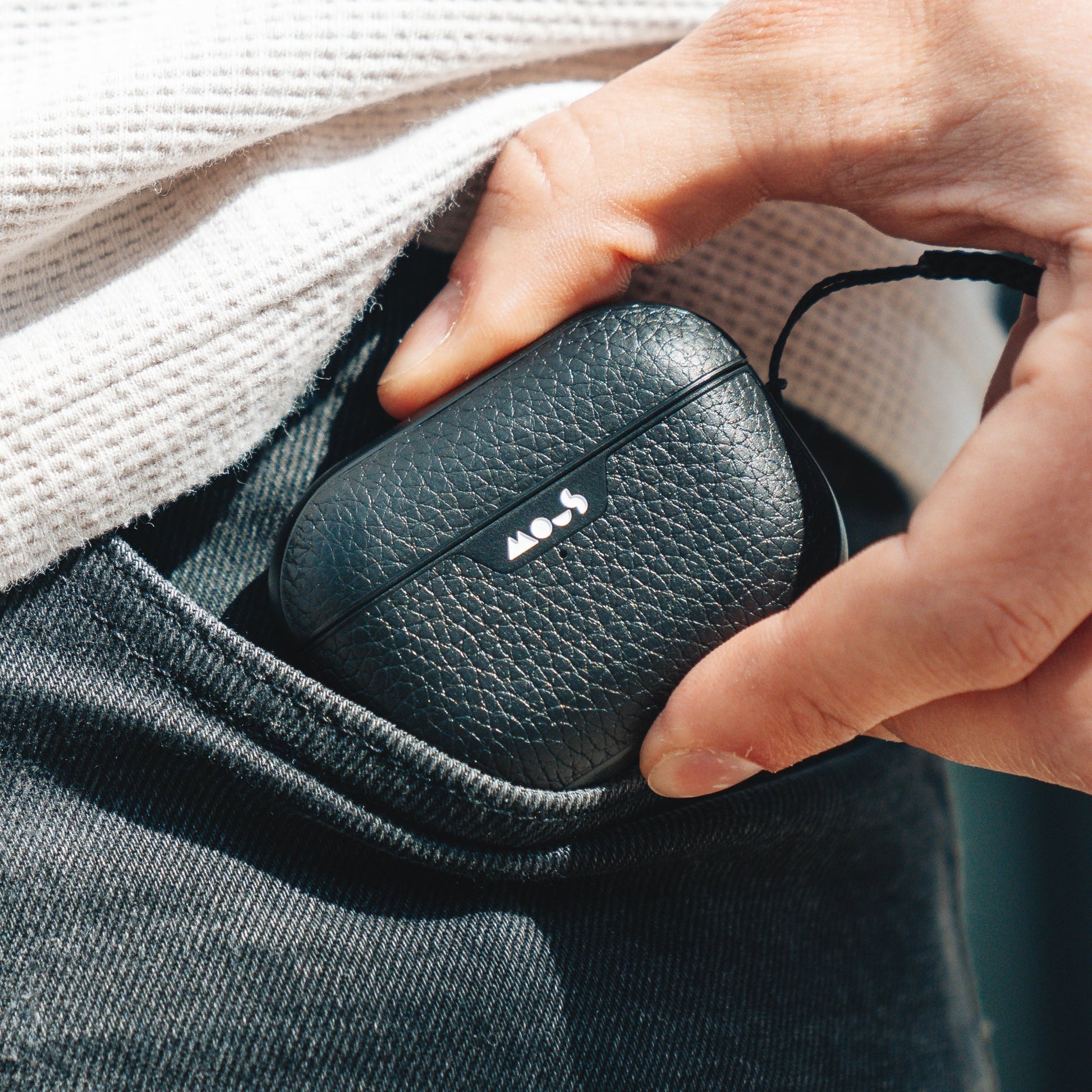 Black Leather AirPods Pro Case - US 6715