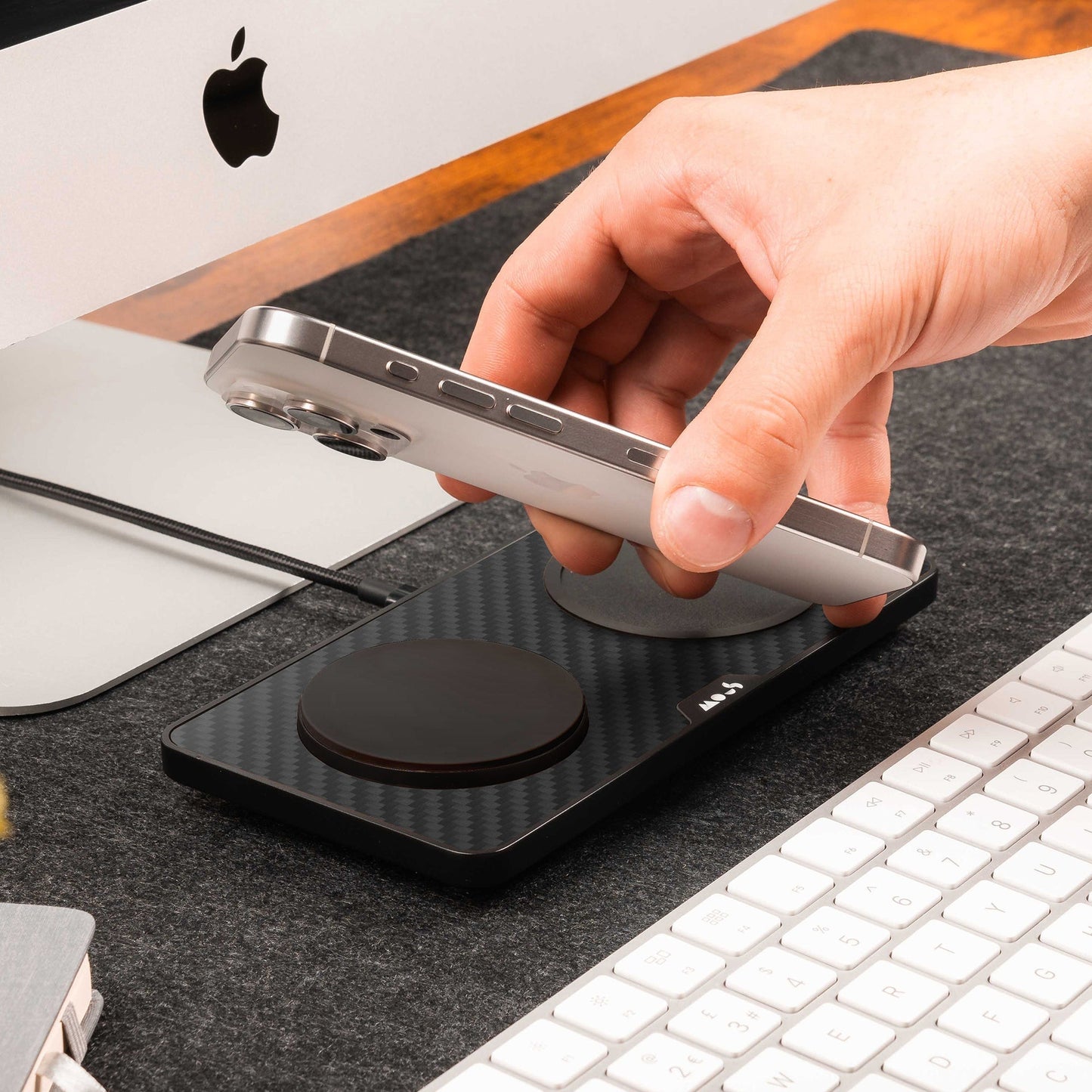 Aramid Fibre Wireless Charging Station - US 4341