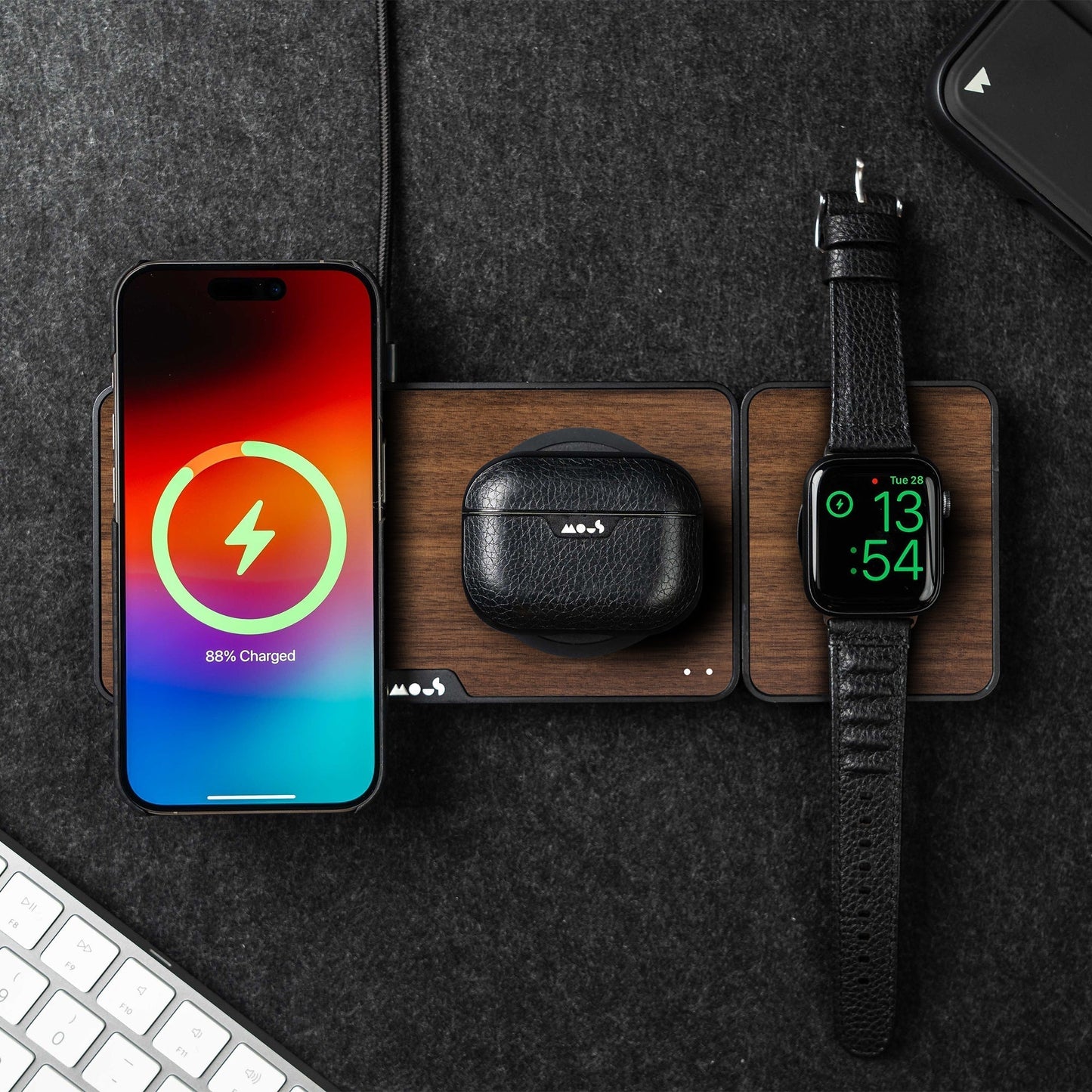 Walnut Wireless Charging Station - US 5940