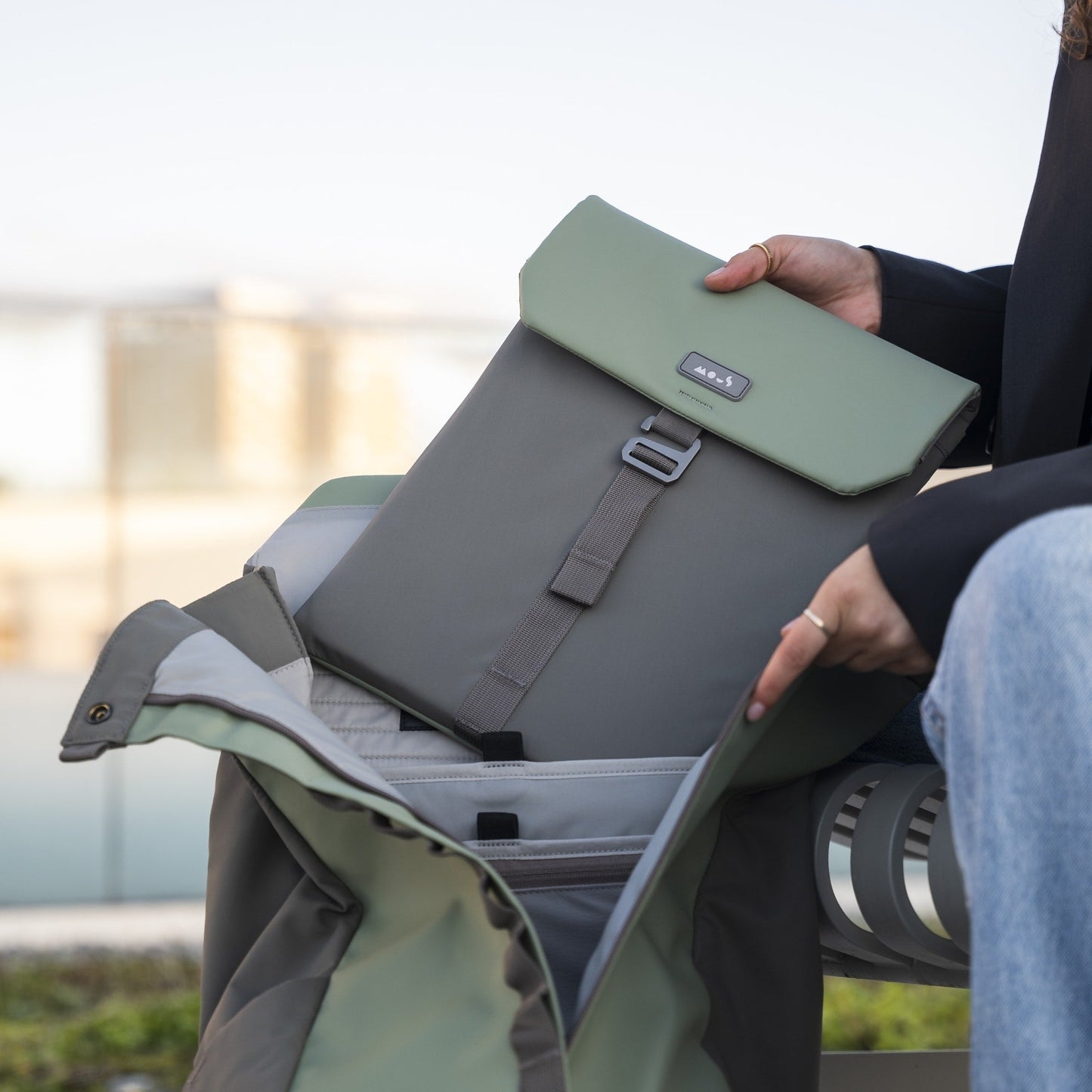 Sage Universal Sleeve - US 7212